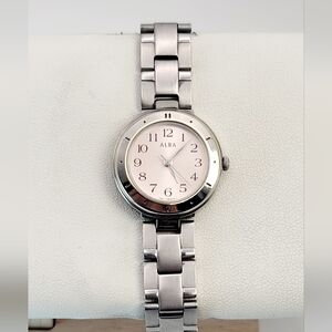 Vintage Seiko Alba V501-0DW0 Ladies Quartz Watch – 23mm Pink/Silver